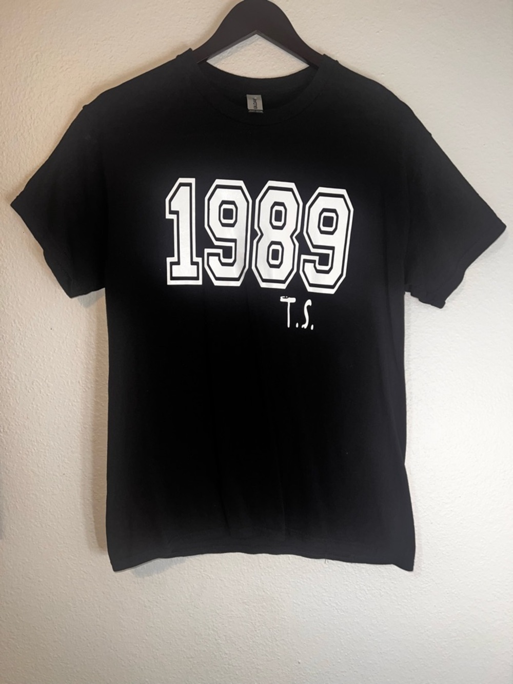 Taylor Swift 1989 Graphic Tee - Black